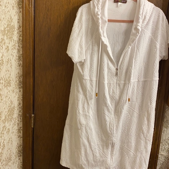 Stan Herman Other - White robe/ beach cover up with hoodie SIZE 1X EUC